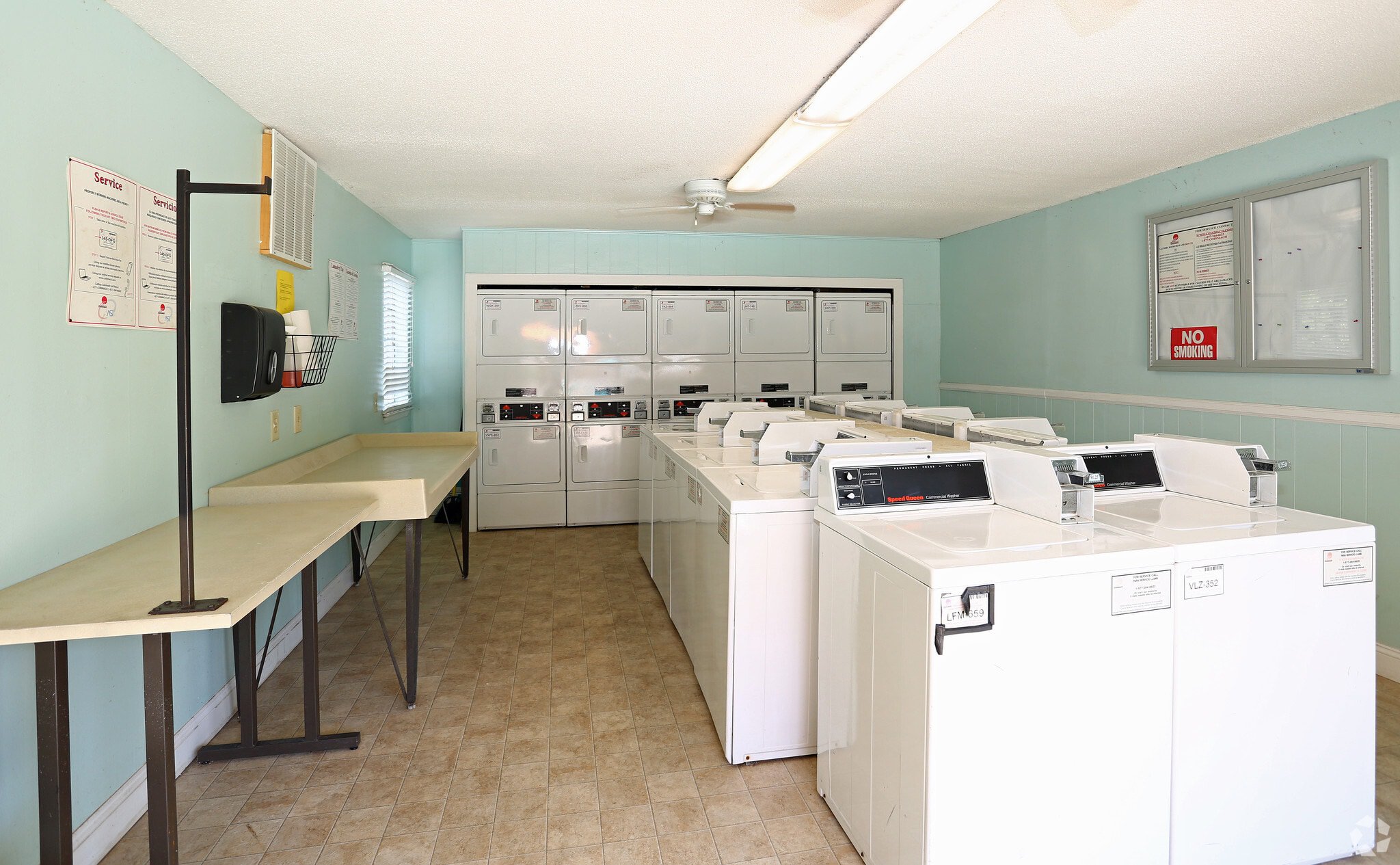 laundry room at Ravenwood Hills